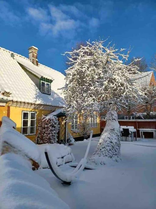 Idyllisk, Historisk Byhus Ved Fjorden I Mariager المظهر الخارجي الصورة